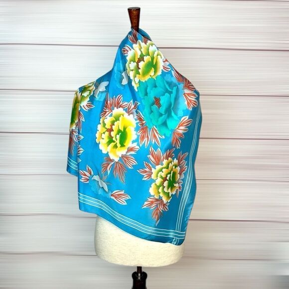 Elaine Gold for Collection XIIX Silk Square Scarf Floral Blue Gold made in Japan - Picture 3 of 9